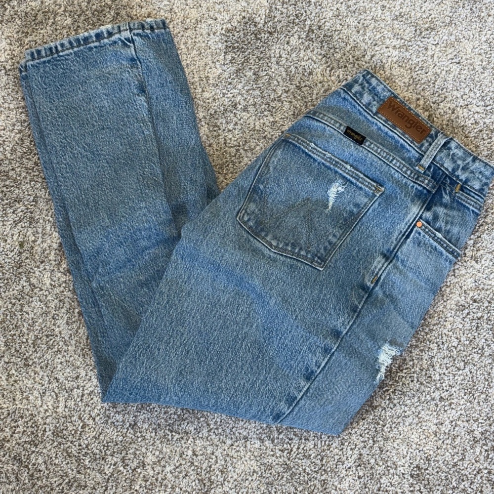 Wrangler Women’s High Rise Rodeo Straight Crop Fit Light Blue Jeans